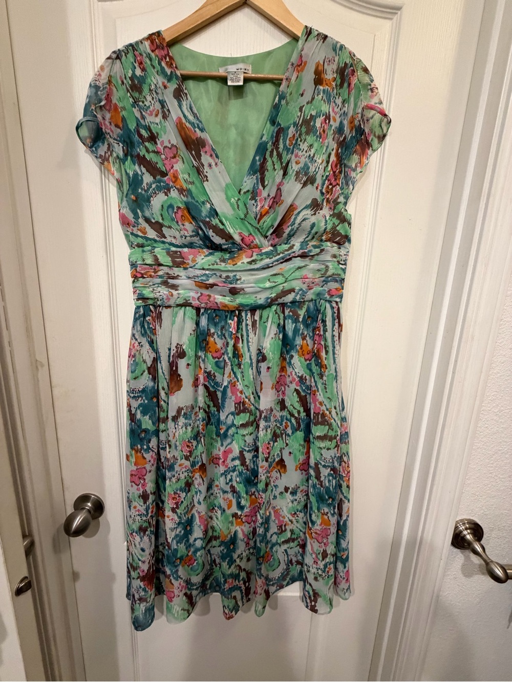 WD NY Size 8 100% Silk Floral V Neck Ruched Waist Midi Dress